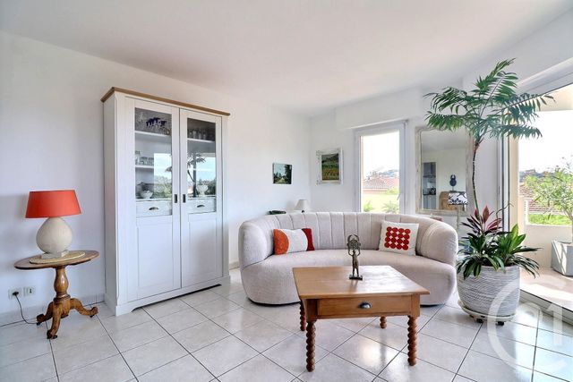 Appartement T3 à vendre - 3 pièces - 69 m2 - St Raphael - 83 - PROVENCE-ALPES-COTE-D-AZUR