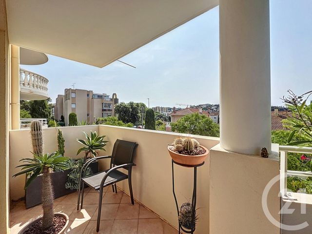Appartement T3 à vendre - 3 pièces - 69 m2 - St Raphael - 83 - PROVENCE-ALPES-COTE-D-AZUR