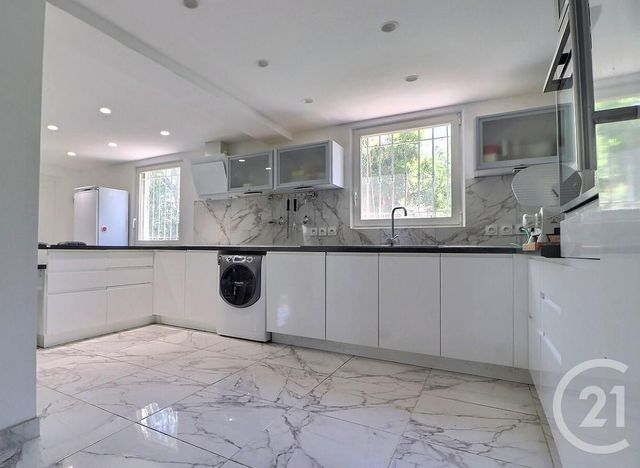 Maison à vendre - 5 pièces - 112 m2 - Frejus - 83 - PROVENCE-ALPES-COTE-D-AZUR