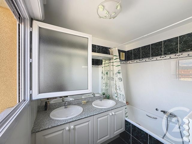 Appartement T3 à vendre - 3 pièces - 81,45 m2 - Frejus - 83 - PROVENCE-ALPES-COTE-D-AZUR