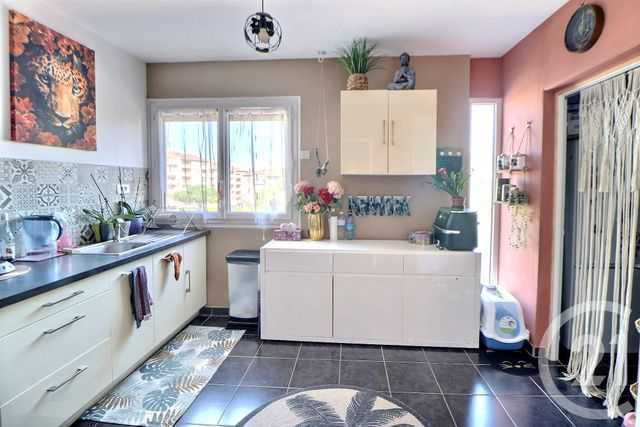 Appartement T4 à vendre - 4 pièces - 76 m2 - Frejus - 83 - PROVENCE-ALPES-COTE-D-AZUR