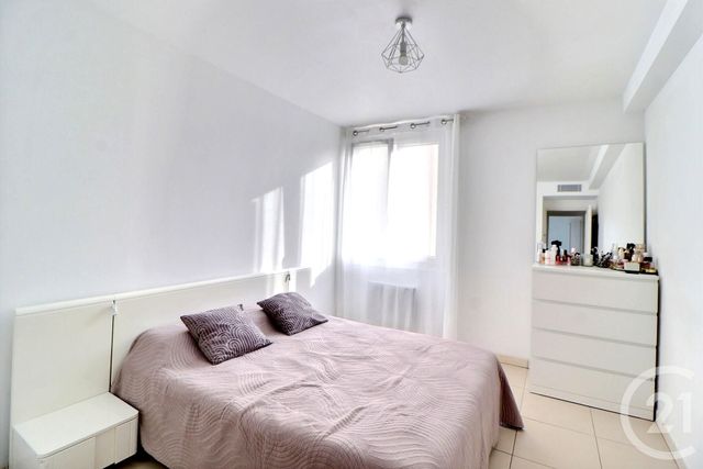 Appartement T4 à vendre - 4 pièces - 91 m2 - St Raphael - 83 - PROVENCE-ALPES-COTE-D-AZUR