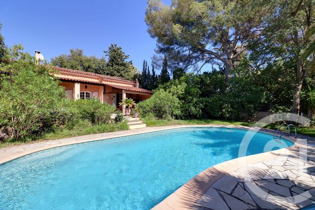 Maison à vendre - 7 pièces - 150 m2 - Frejus - 83 - PROVENCE-ALPES-COTE-D-AZUR