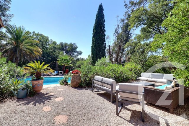 Maison à vendre - 7 pièces - 150 m2 - Frejus - 83 - PROVENCE-ALPES-COTE-D-AZUR