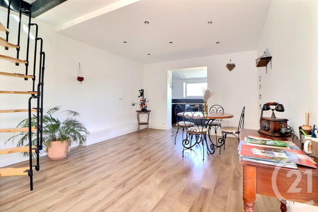 Appartement F3 bis &agrave; vendre - 3 pi&egrave;ces - 84,41 m2 - St Raphael - 83 - PROVENCE-ALPES-COTE-D-AZUR