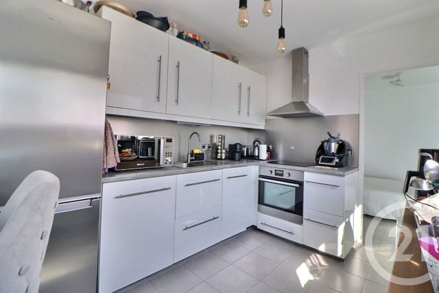 Appartement F3 à vendre - 3 pièces - 68,40 m2 - Frejus - 83 - PROVENCE-ALPES-COTE-D-AZUR