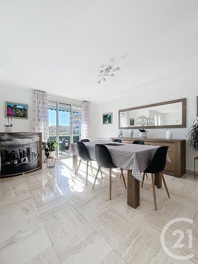 Appartement F4 à vendre - 4 pièces - 73 m2 - Frejus - 83 - PROVENCE-ALPES-COTE-D-AZUR