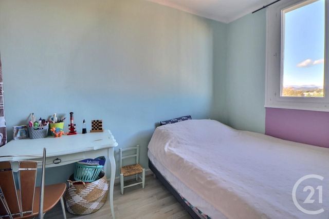 Appartement T4 à vendre - 4 pièces - 64 m2 - Frejus - 83 - PROVENCE-ALPES-COTE-D-AZUR