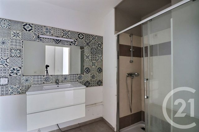 Appartement T2 à vendre - 2 pièces - 44 m2 - Frejus - 83 - PROVENCE-ALPES-COTE-D-AZUR