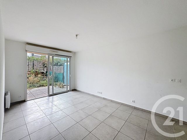 Appartement T2 à vendre - 2 pièces - 44 m2 - Frejus - 83 - PROVENCE-ALPES-COTE-D-AZUR