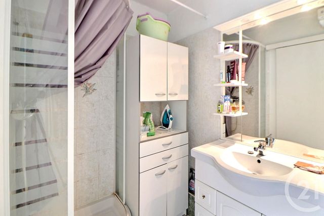 Appartement T2 à vendre - 2 pièces - 26 m2 - Frejus - 83 - PROVENCE-ALPES-COTE-D-AZUR