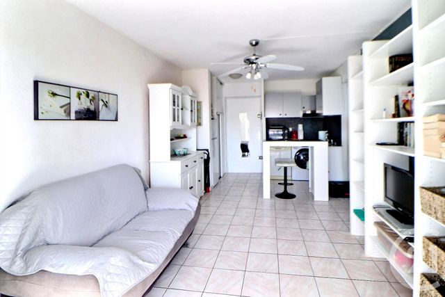 Appartement T2 à vendre - 2 pièces - 26 m2 - Frejus - 83 - PROVENCE-ALPES-COTE-D-AZUR