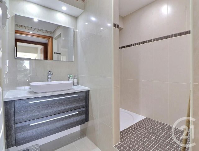 Appartement F3 &agrave; vendre - 3 pi&egrave;ces - 77,28 m2 - St Raphael - 83 - PROVENCE-ALPES-COTE-D-AZUR