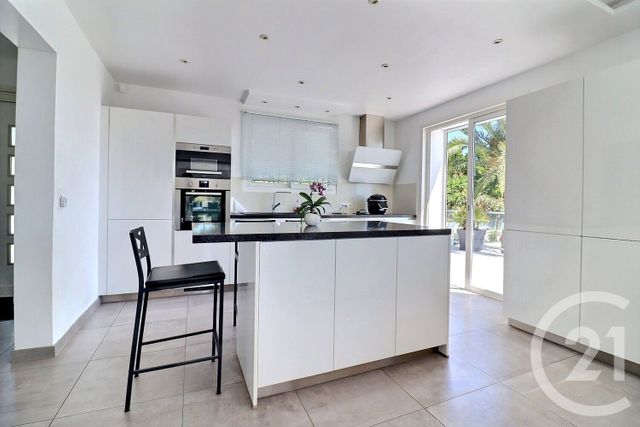Maison &agrave; vendre - 7 pi&egrave;ces - 197,82 m2 - St Aygulf - 83 - PROVENCE-ALPES-COTE-D-AZUR