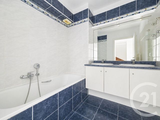 Appartement F3 &agrave; vendre - 3 pi&egrave;ces - 75,05 m2 - Frejus - 83 - PROVENCE-ALPES-COTE-D-AZUR
