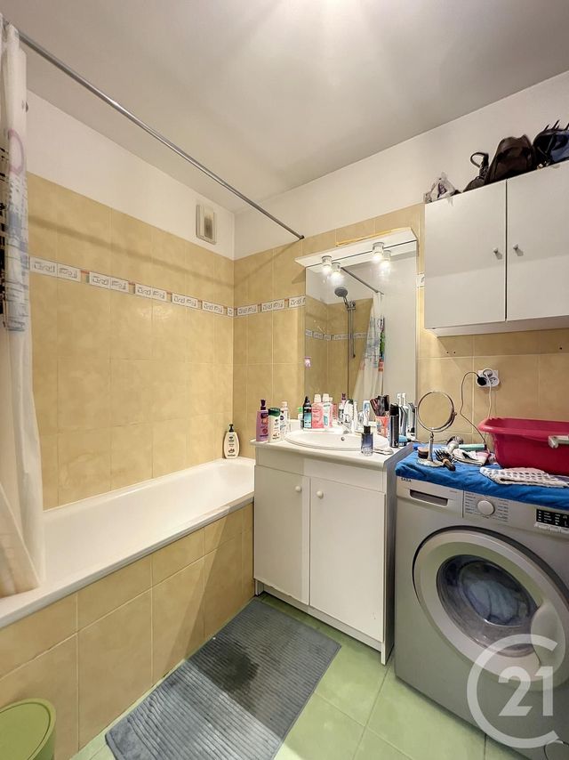 Appartement F3 &agrave; louer - 3 pi&egrave;ces - 73,29 m2 - La Ville Aux Dames - 37 - CENTRE