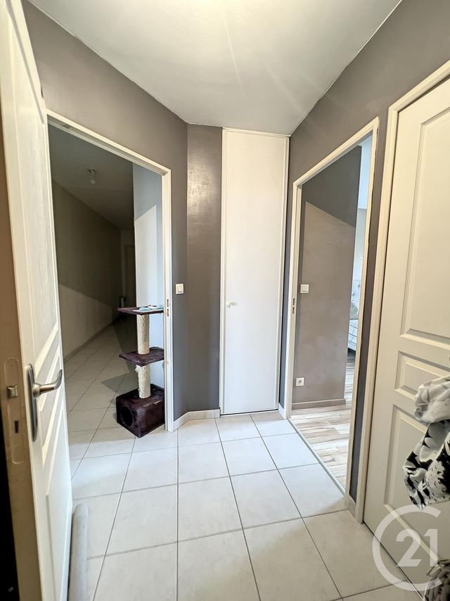 Appartement F3 &agrave; louer - 3 pi&egrave;ces - 73,29 m2 - La Ville Aux Dames - 37 - CENTRE