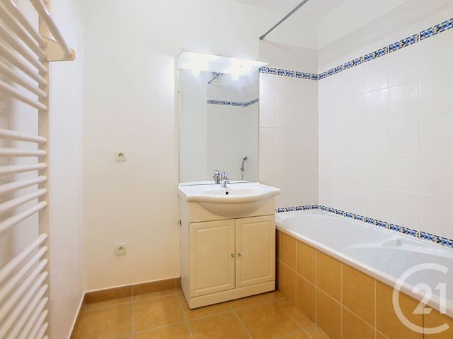 Appartement F3 &agrave; louer - 3 pi&egrave;ces - 66,30 m2 - Tours - 37 - CENTRE