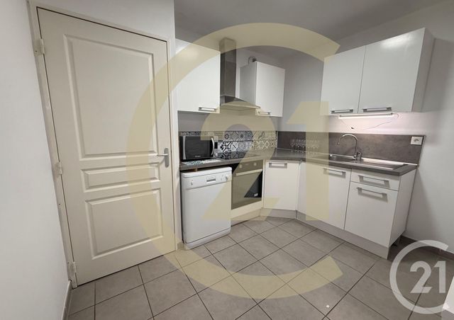 Appartement T3 &agrave; louer - 3 pi&egrave;ces - 65,68 m2 - L Isle D Abeau - 38 - RHONE-ALPES