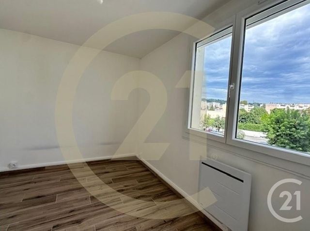 Appartement T3 &agrave; louer - 3 pi&egrave;ces - 44,73 m2 - Bourgoin Jallieu - 38 - RHONE-ALPES