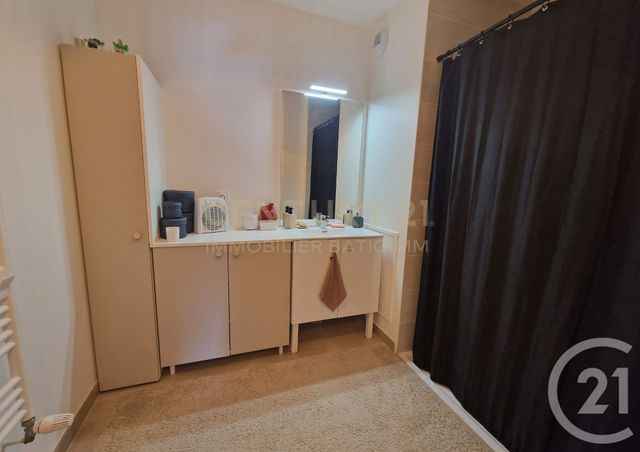 Appartement T3 &agrave; vendre - 3 pi&egrave;ces - 62 m2 - L Isle D Abeau - 38 - RHONE-ALPES