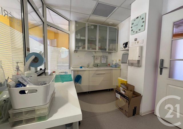 Local commercial à louer - 99.0 m2 - 38 - Isere