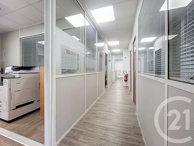 Bureaux à louer - 568.0 m2 - 38 - Isere