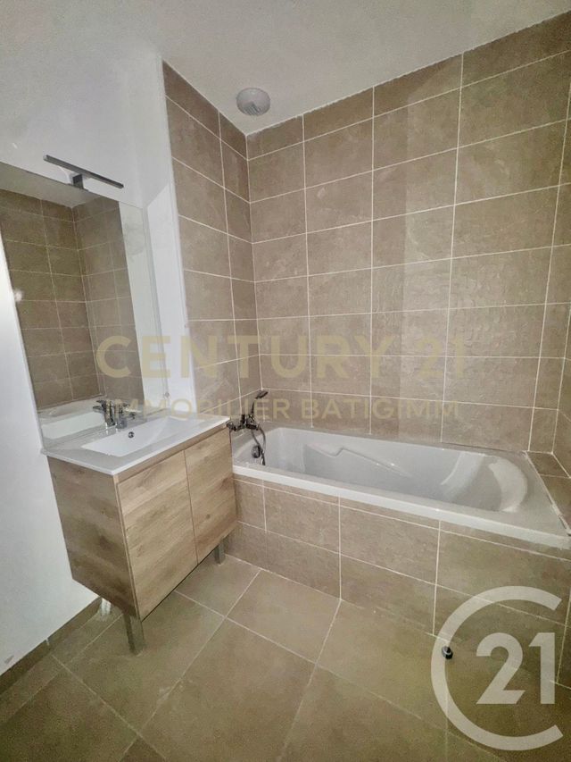 Maison &agrave; louer - 3 pi&egrave;ces - 67,25 m2 - La Verpilliere - 38 - RHONE-ALPES