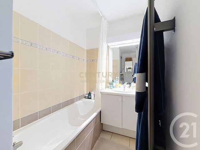 Appartement &agrave; louer - 2 pi&egrave;ces - 42,21 m2 - Bourgoin Jallieu - 38 - RHONE-ALPES