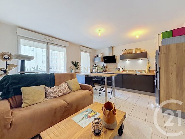 Appartement &agrave; louer - 2 pi&egrave;ces - 42,21 m2 - Bourgoin Jallieu - 38 - RHONE-ALPES
