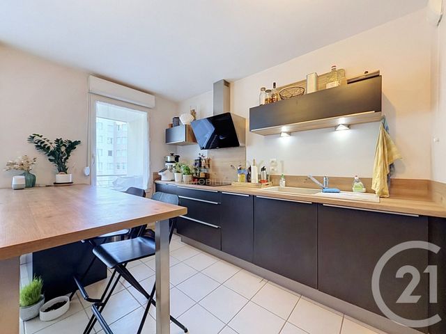Appartement &agrave; louer - 2 pi&egrave;ces - 42,21 m2 - Bourgoin Jallieu - 38 - RHONE-ALPES