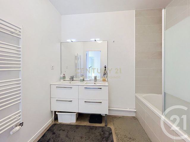 Appartement T4 &agrave; vendre - 4 pi&egrave;ces - 76,34 m2 - L Isle D Abeau - 38 - RHONE-ALPES