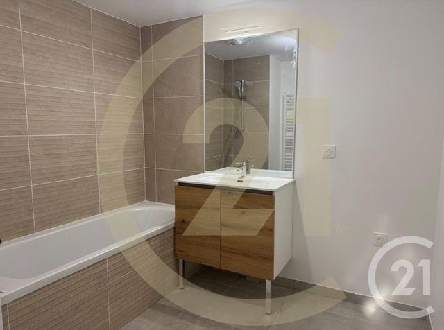 Appartement T3 &agrave; louer - 3 pi&egrave;ces - 62,76 m2 - Villefontaine - 38 - RHONE-ALPES