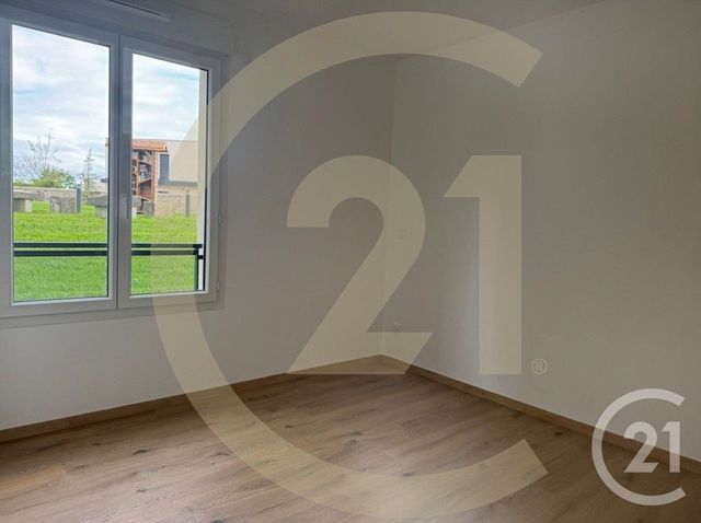 Appartement T3 &agrave; louer - 3 pi&egrave;ces - 62,76 m2 - Villefontaine - 38 - RHONE-ALPES