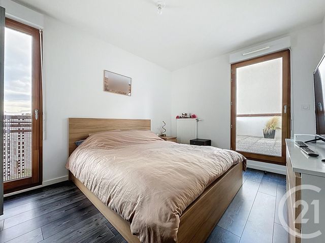 Appartement F3 à vendre - 3 pièces - 70,66 m2 - St Cyr L Ecole - 78 - ILE-DE-FRANCE