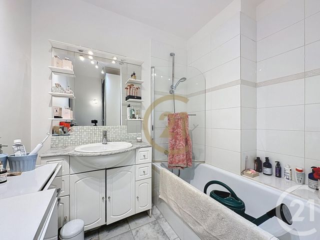 Appartement à vendre - 2 pièces - 62,25 m2 - Le Chesnay - 78 - ILE-DE-FRANCE