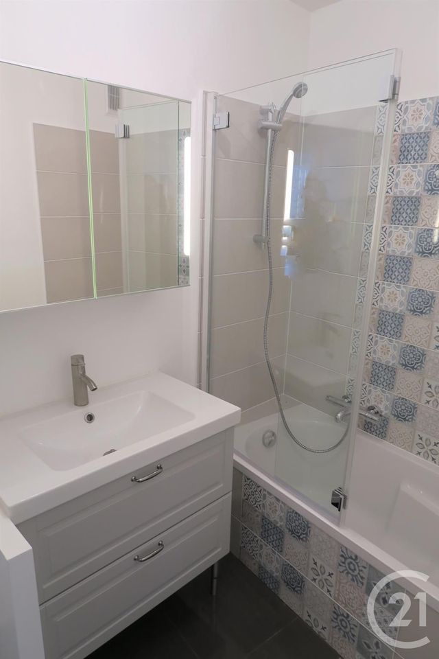 Appartement F3 &agrave; louer - 3 pi&egrave;ces - 81,01 m2 - Versailles - 78 - ILE-DE-FRANCE