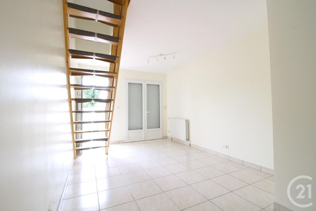 Appartement Duplex &agrave; louer - 2 pi&egrave;ces - 25,50 m2 - Pringy - 77 - ILE-DE-FRANCE