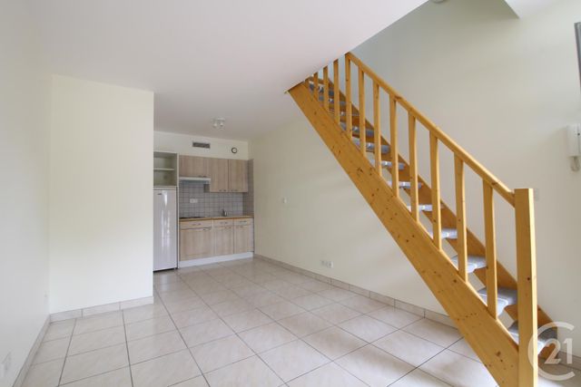 Appartement Duplex &agrave; louer - 2 pi&egrave;ces - 25,50 m2 - Pringy - 77 - ILE-DE-FRANCE