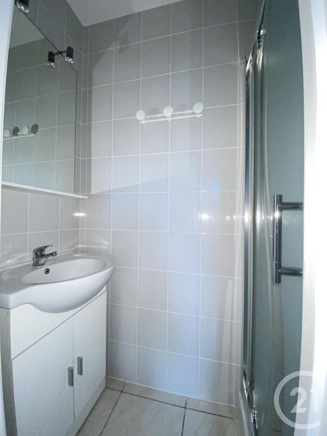 Appartement Duplex &agrave; louer - 2 pi&egrave;ces - 25,50 m2 - Pringy - 77 - ILE-DE-FRANCE