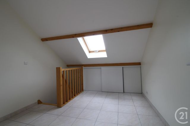 Appartement Duplex &agrave; louer - 2 pi&egrave;ces - 25,50 m2 - Pringy - 77 - ILE-DE-FRANCE