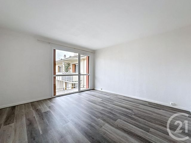 Appartement F3 à louer - 3 pièces - 64,04 m2 - St Fargeau Ponthierry - 77 - ILE-DE-FRANCE