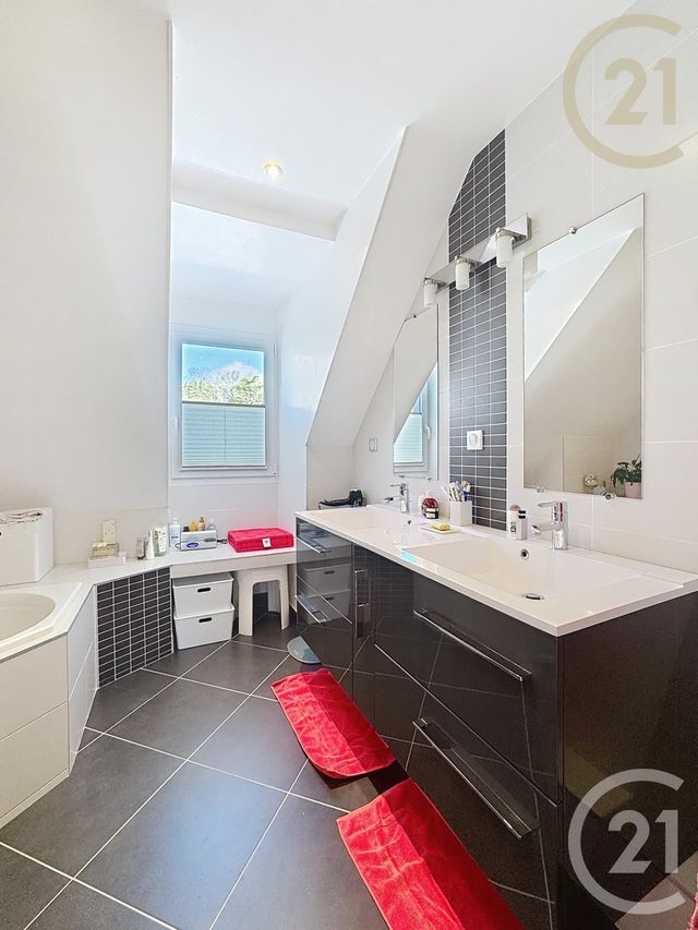 Maison à vendre - 9 pièces - 200 m2 - St Sauveur Sur Ecole - 77 - ILE-DE-FRANCE