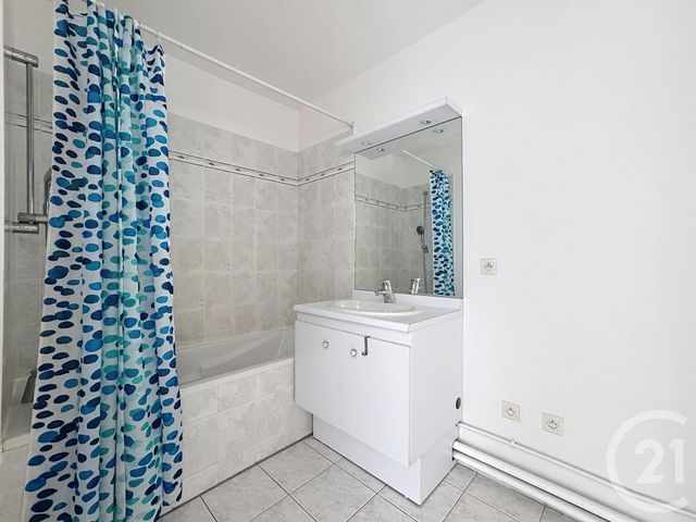 Appartement F3 &agrave; louer - 3 pi&egrave;ces - 56,01 m2 - Le Coudray Montceaux - 91 - ILE-DE-FRANCE