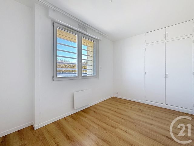 Appartement F4 &agrave; louer - 4 pi&egrave;ces - 79,61 m2 - St Fargeau Ponthierry - 77 - ILE-DE-FRANCE