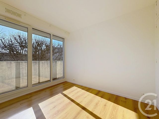 Appartement F4 &agrave; louer - 4 pi&egrave;ces - 79,61 m2 - St Fargeau Ponthierry - 77 - ILE-DE-FRANCE