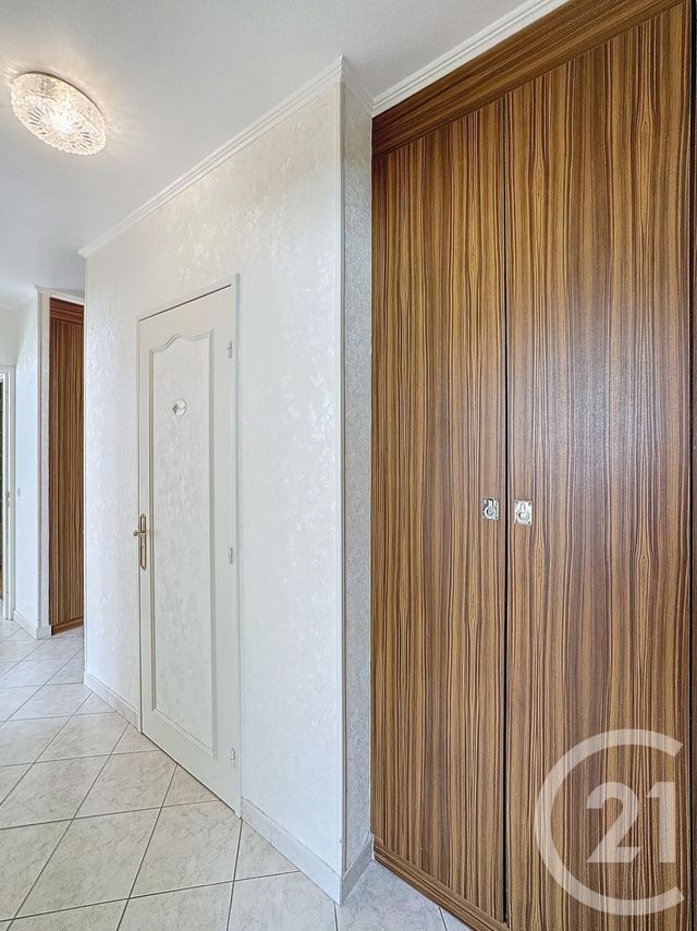 Appartement F5 &agrave; louer - 5 pi&egrave;ces - 99,24 m2 - Vaux Le Penil - 77 - ILE-DE-FRANCE