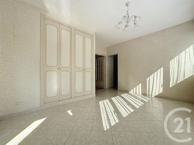 Appartement F5 &agrave; louer - 5 pi&egrave;ces - 99,24 m2 - Vaux Le Penil - 77 - ILE-DE-FRANCE