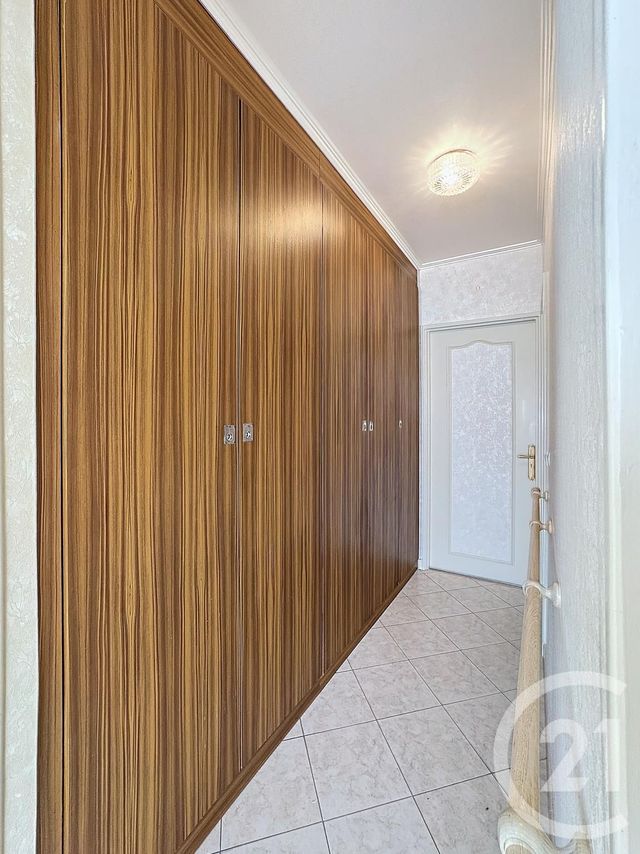 Appartement F5 &agrave; louer - 5 pi&egrave;ces - 99,24 m2 - Vaux Le Penil - 77 - ILE-DE-FRANCE