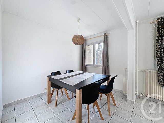 Appartement F2 &agrave; louer - 2 pi&egrave;ces - 47,30 m2 - St Fargeau Ponthierry - 77 - ILE-DE-FRANCE